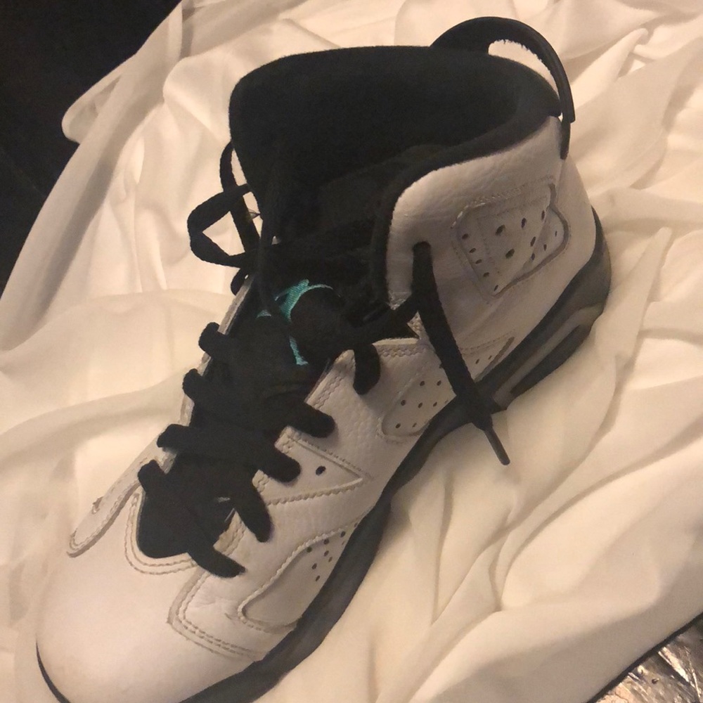 RETRO JORDANS 6s